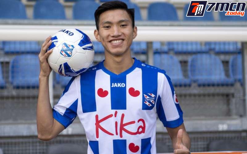 Đoàn Văn Hậu trong buổi ra mắt CLB SC Heerenveen Đoàn Văn Hậu trong buổi ra mắt CLB SC Heerenveen
